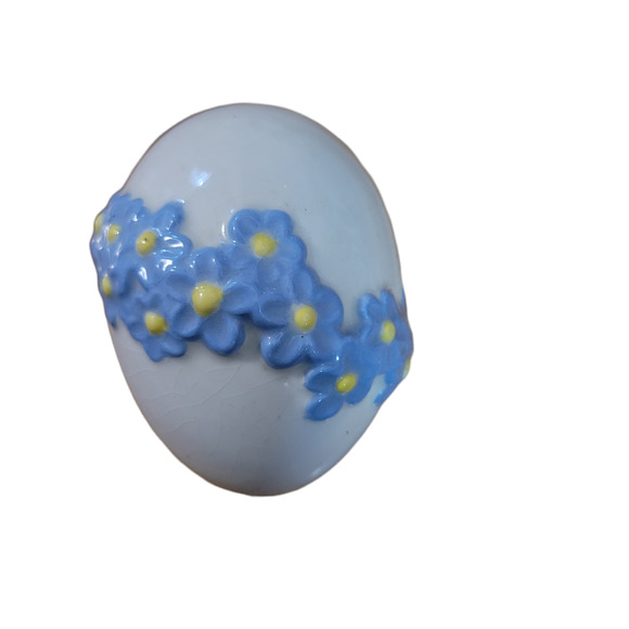 Signed VTG Hand-Painted Ceramic Easter Egg Shaped Trinket Box 3" Blue Daisies - Picture 1 of 4
